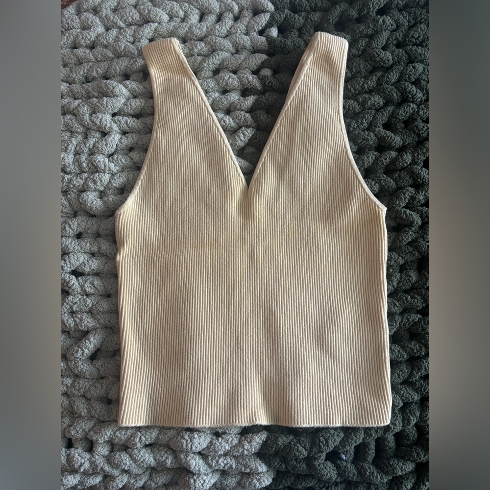 Abercrombie & Fitch ottoman v-neck tank - size L
